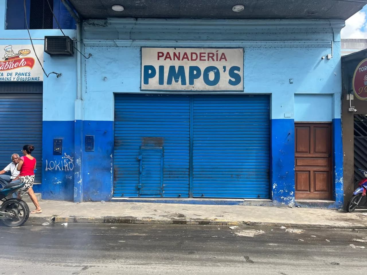 La panadería vista desde la esquina de la calle